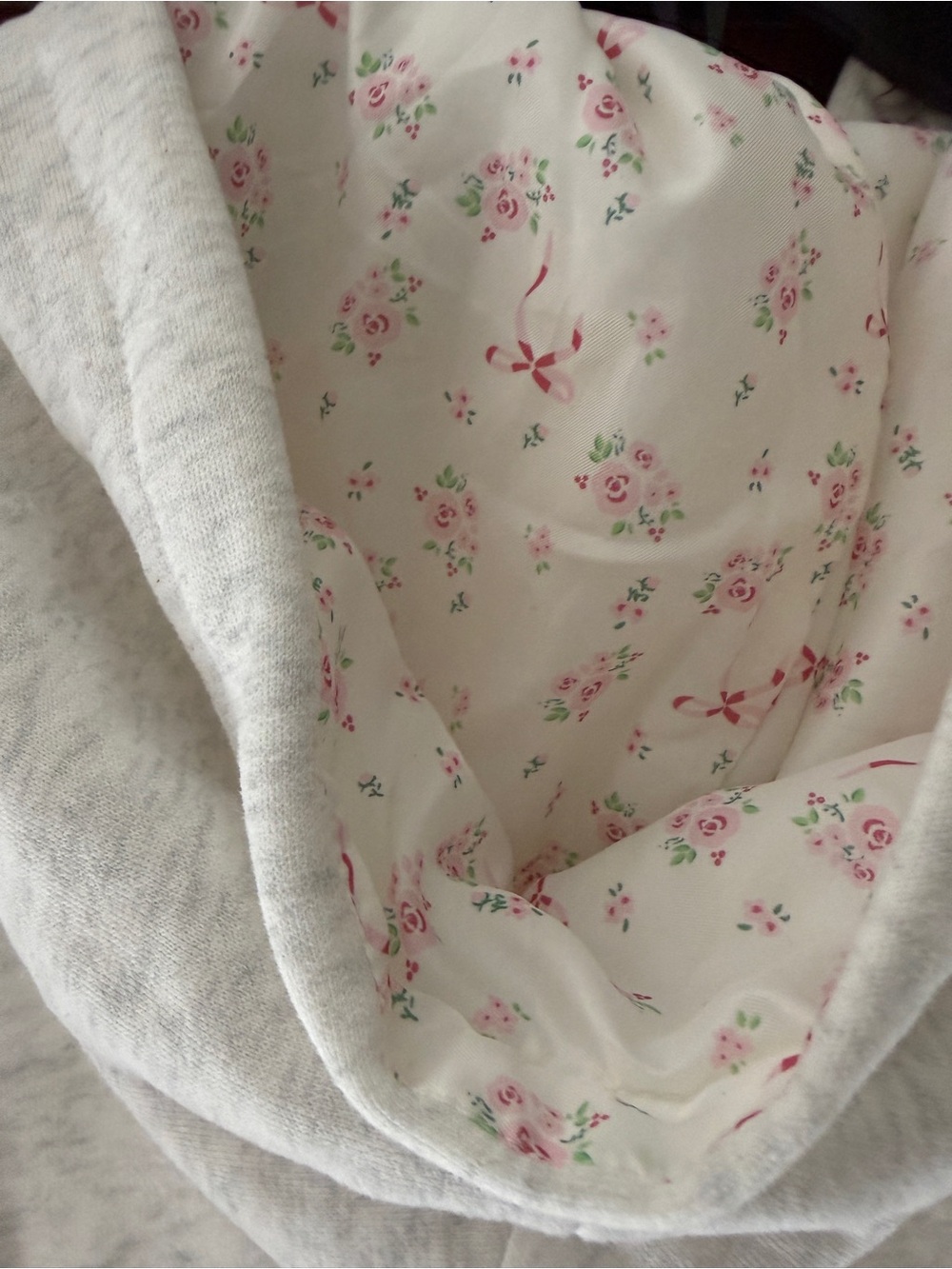 Cozy Ivory Hoodie with Pink Bow Embroidery and satin hood liner guc, sz M - Picture 8 of 9